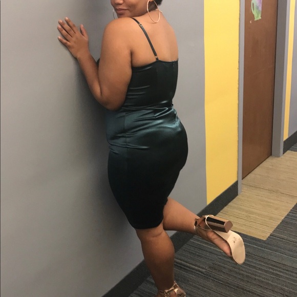 Teal fashion nova dress! Perfect for date night! - Picture 2 of 3
